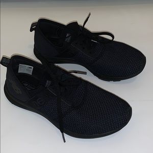 New balance all black